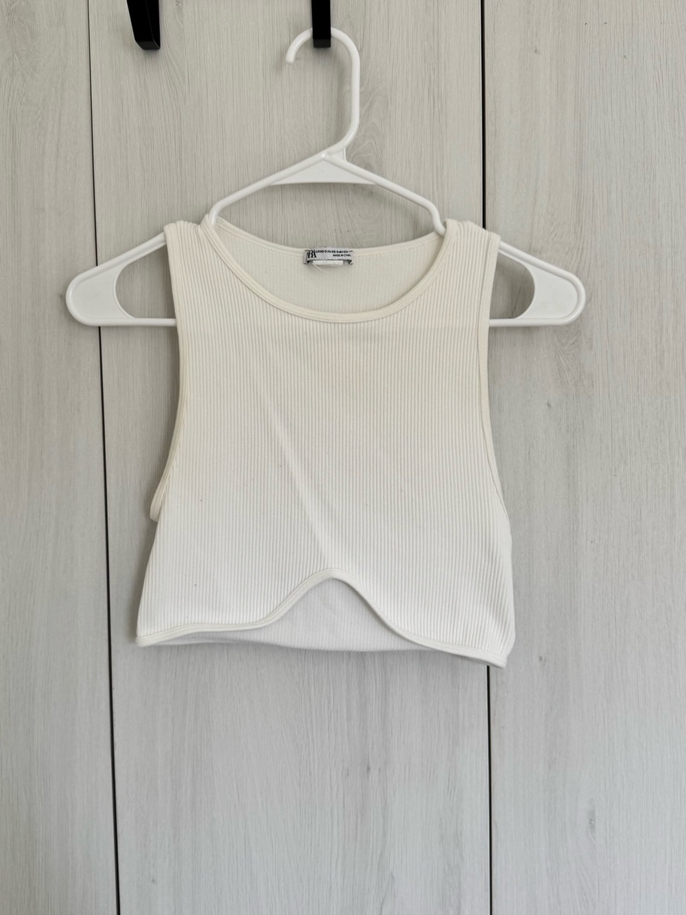Zara White Ribbed Scoop Neck Crop Tank